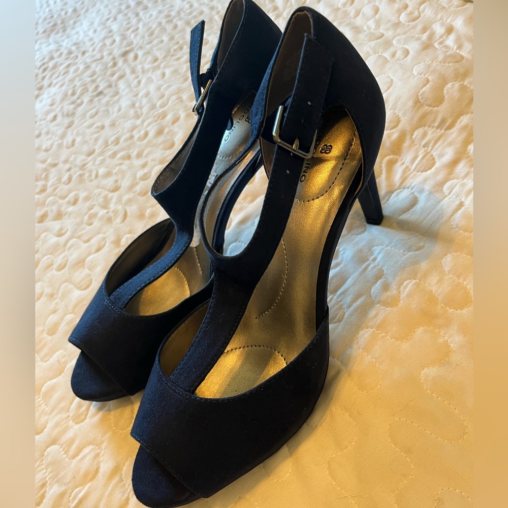 Bandolino heels. New without tags, never worn only tried on. Women’s size 8.5.